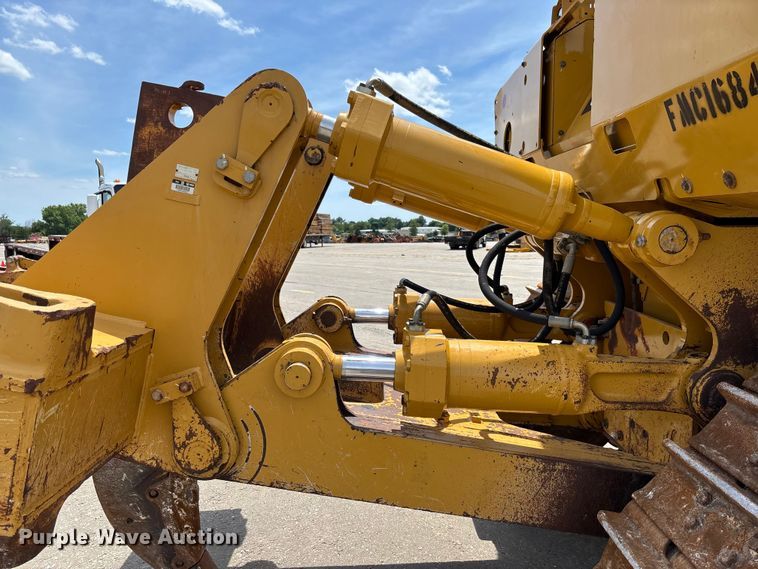 image for item FC1695 2018 Caterpillar D8T dozer