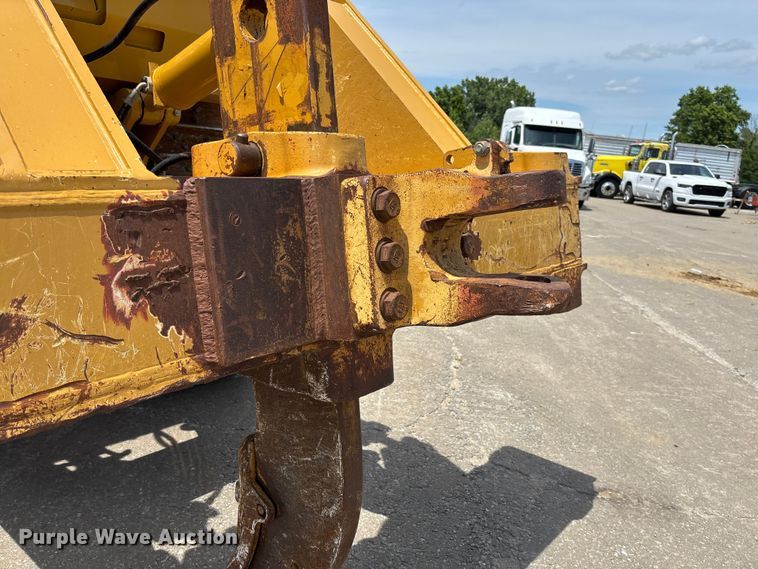 image for item FC1695 2018 Caterpillar D8T dozer