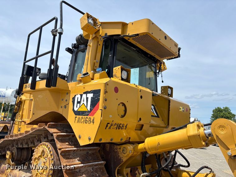 image for item FC1695 2018 Caterpillar D8T dozer
