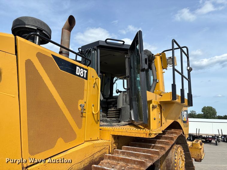 image for item FC1695 2018 Caterpillar D8T dozer