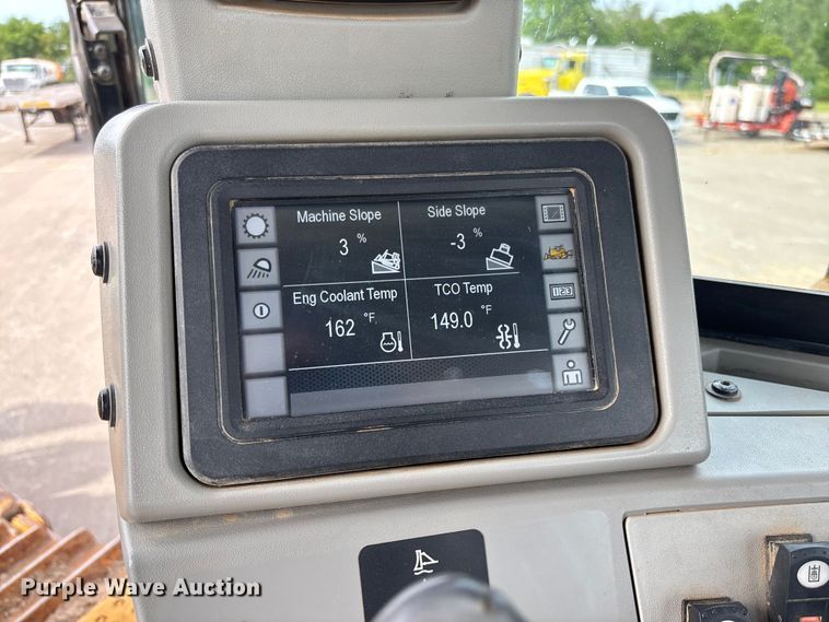 image for item FC1695 2018 Caterpillar D8T dozer
