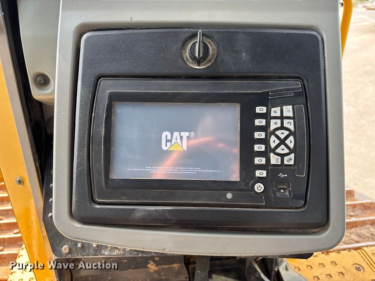 image for item FC1695 2018 Caterpillar D8T dozer