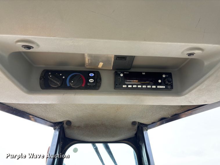 image for item FC1695 2018 Caterpillar D8T dozer