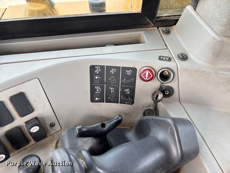 image for item FC1695 2018 Caterpillar D8T dozer