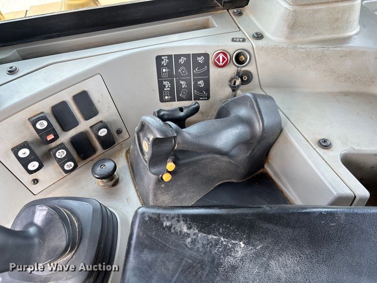 image for item FC1695 2018 Caterpillar D8T dozer