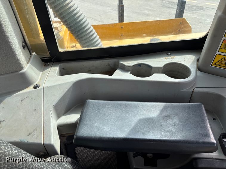 image for item FC1695 2018 Caterpillar D8T dozer