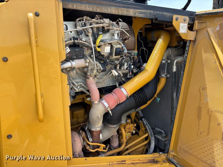 image for item FC1695 2018 Caterpillar D8T dozer