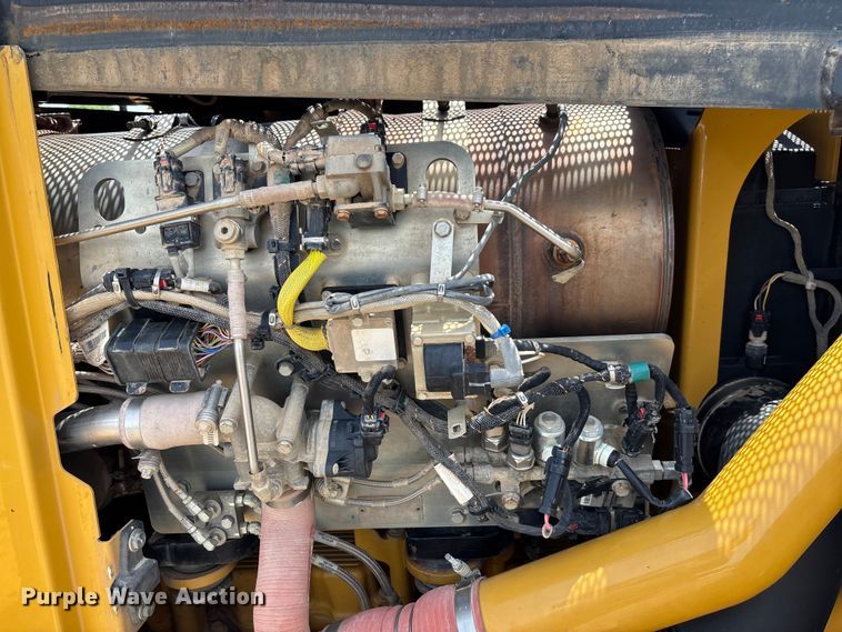 image for item FC1695 2018 Caterpillar D8T dozer