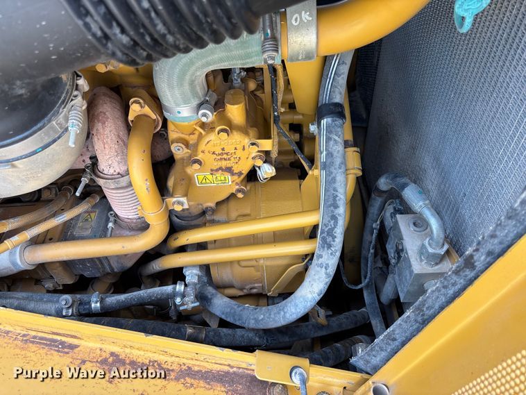 image for item FC1695 2018 Caterpillar D8T dozer