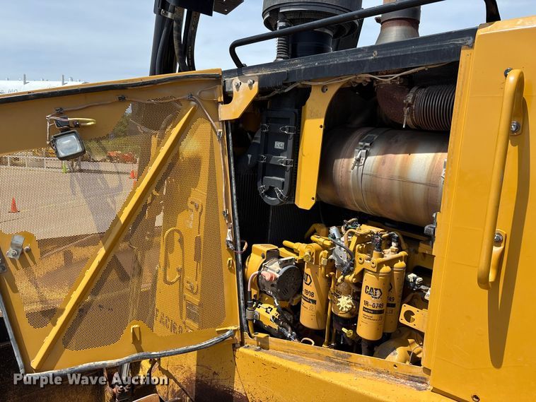 image for item FC1695 2018 Caterpillar D8T dozer