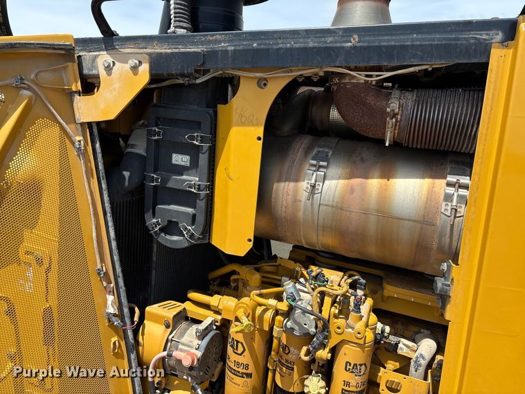 image for item FC1695 2018 Caterpillar D8T dozer