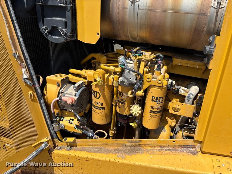 image for item FC1695 2018 Caterpillar D8T dozer