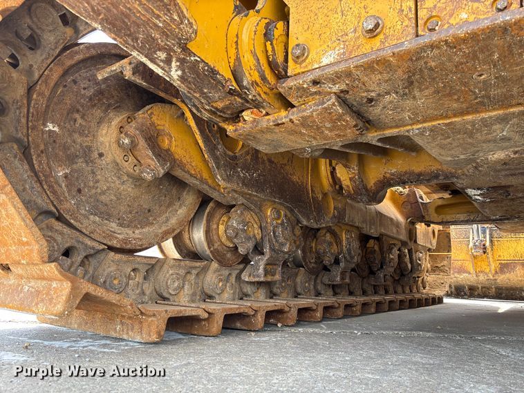 image for item FC1695 2018 Caterpillar D8T dozer