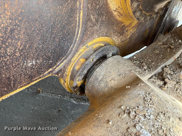 image for item FC1695 2018 Caterpillar D8T dozer