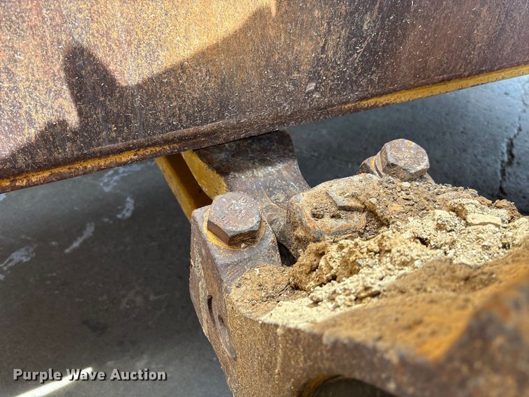 image for item FC1695 2018 Caterpillar D8T dozer