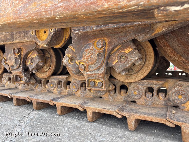 image for item FC1695 2018 Caterpillar D8T dozer