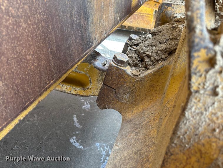 image for item FC1695 2018 Caterpillar D8T dozer