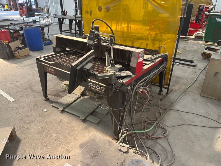 image for item FC1714 Lincoln 4400 Torchmate plasma table