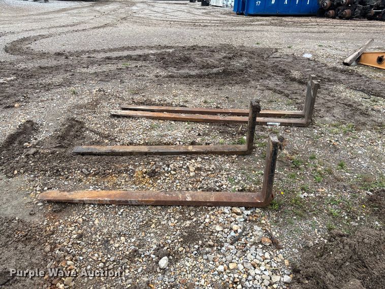 image for item FC1753 (2) sets of wheel loader forks