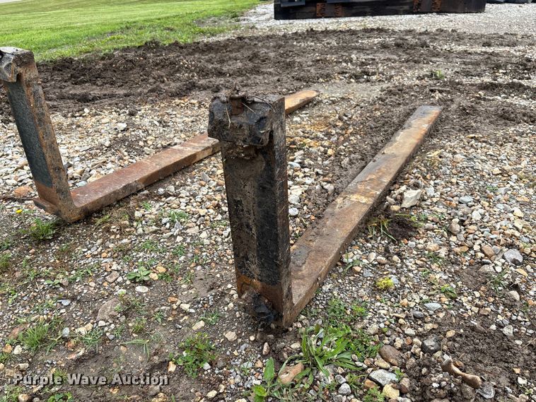 image for item FC1753 (2) sets of wheel loader forks