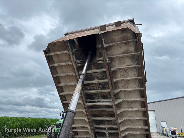 image for item FC1756 1979 end dump pup trailer