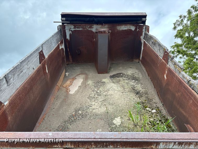 image for item FC1756 1979 end dump pup trailer