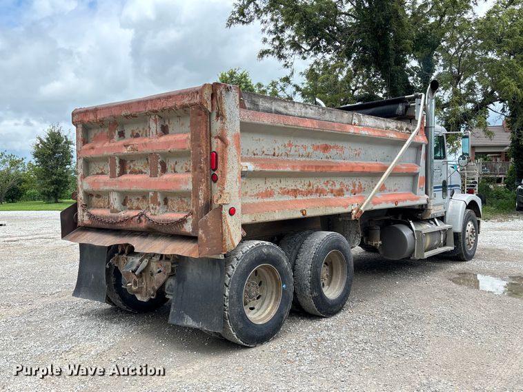 image for item FC1757 1993 Freightliner FLD120 dump truck