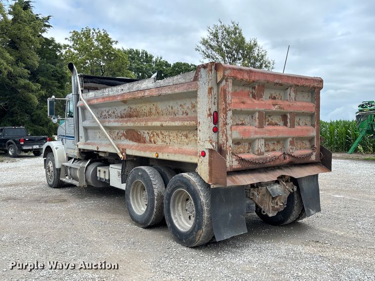 image for item FC1757 1993 Freightliner FLD120 dump truck