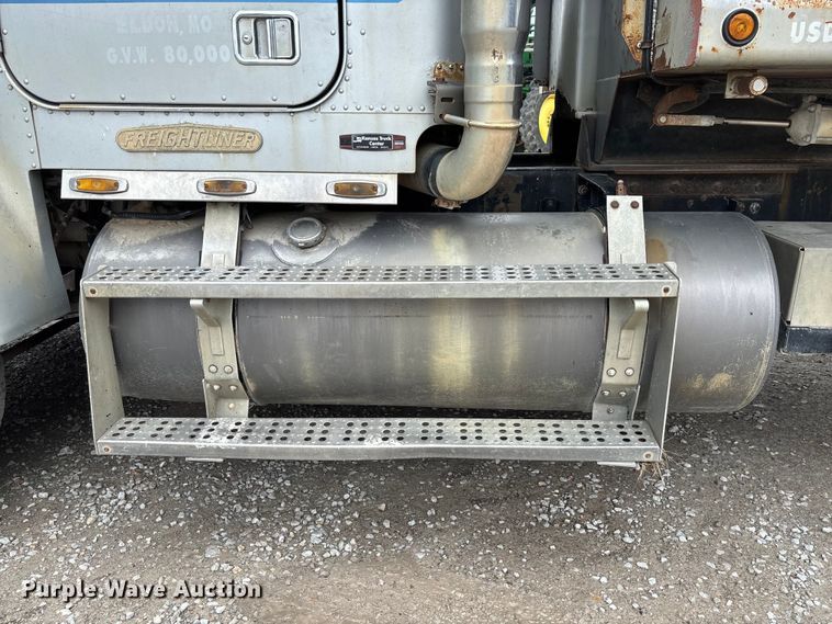 image for item FC1757 1993 Freightliner FLD120 dump truck
