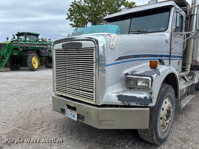 image for item FC1757 1993 Freightliner FLD120 dump truck