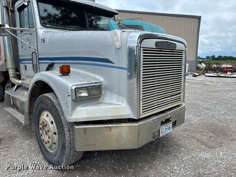 image for item FC1757 1993 Freightliner FLD120 dump truck
