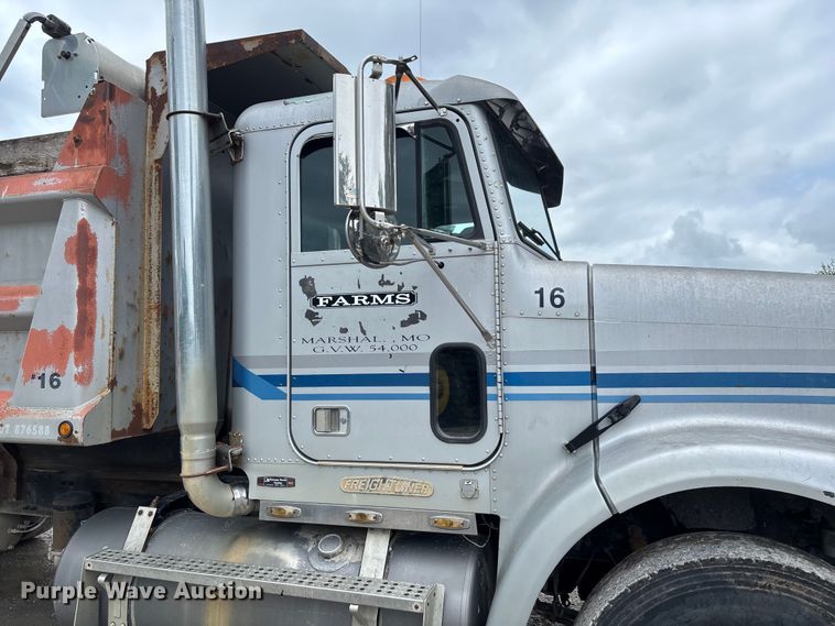 image for item FC1757 1993 Freightliner FLD120 dump truck