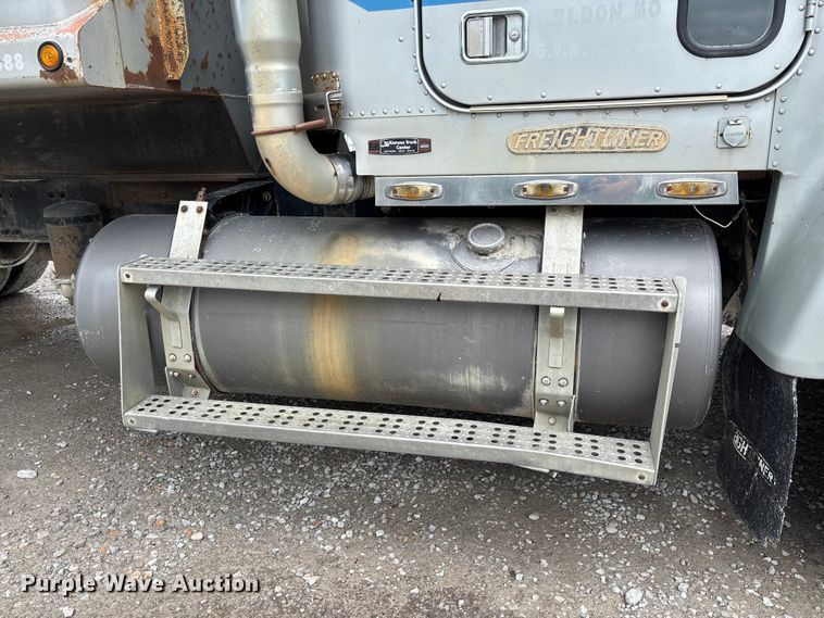 image for item FC1757 1993 Freightliner FLD120 dump truck