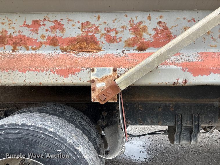 image for item FC1757 1993 Freightliner FLD120 dump truck