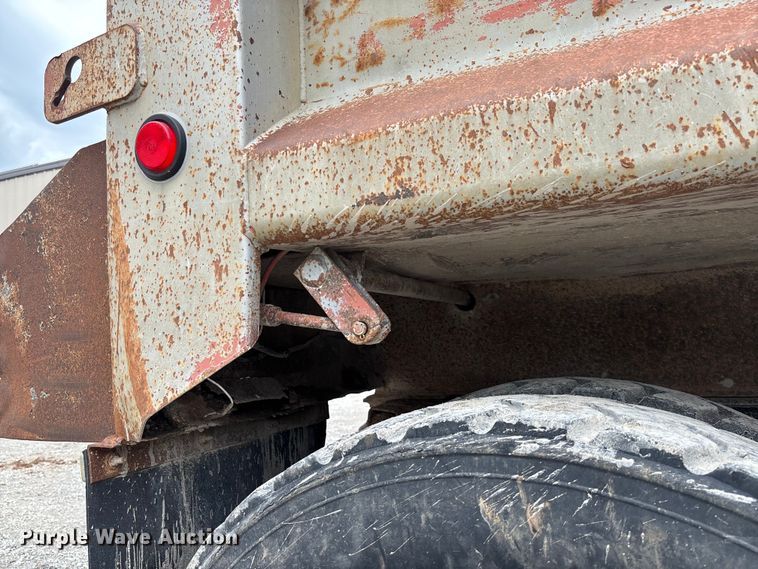 image for item FC1757 1993 Freightliner FLD120 dump truck