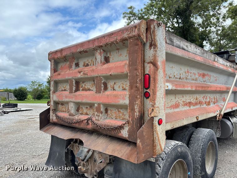 image for item FC1757 1993 Freightliner FLD120 dump truck