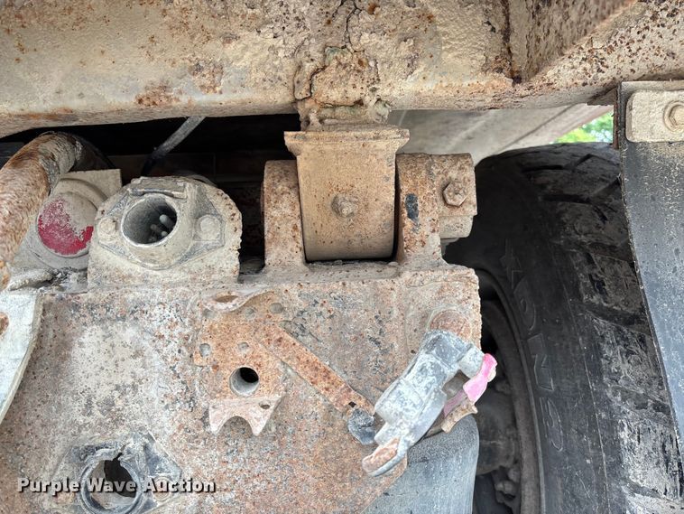 image for item FC1757 1993 Freightliner FLD120 dump truck