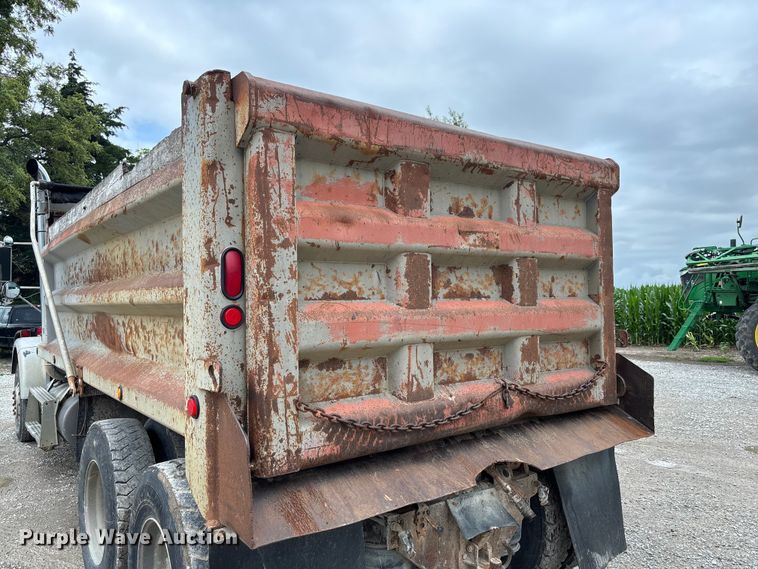 image for item FC1757 1993 Freightliner FLD120 dump truck
