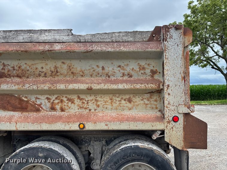 image for item FC1757 1993 Freightliner FLD120 dump truck