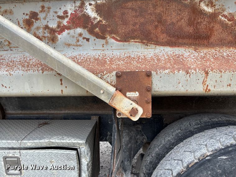 image for item FC1757 1993 Freightliner FLD120 dump truck