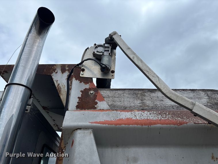 image for item FC1757 1993 Freightliner FLD120 dump truck