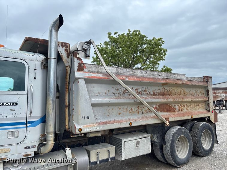 image for item FC1757 1993 Freightliner FLD120 dump truck