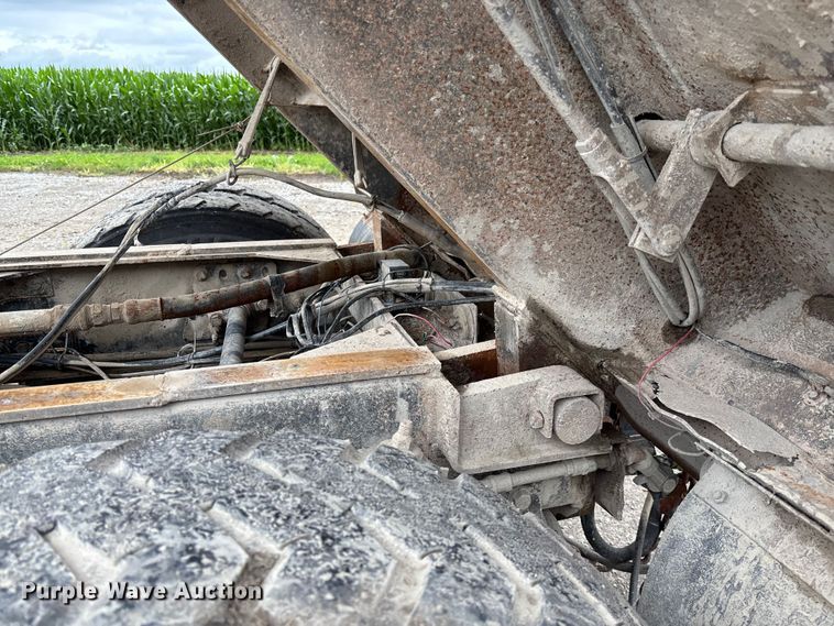 image for item FC1757 1993 Freightliner FLD120 dump truck