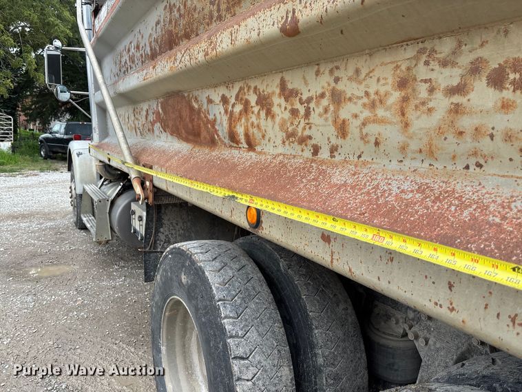 image for item FC1757 1993 Freightliner FLD120 dump truck