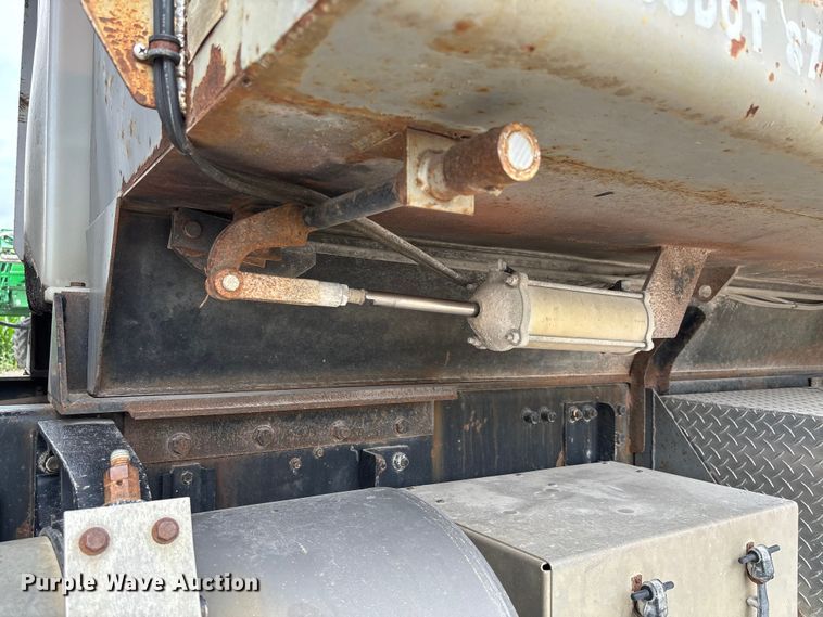 image for item FC1757 1993 Freightliner FLD120 dump truck
