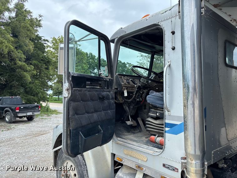 image for item FC1757 1993 Freightliner FLD120 dump truck