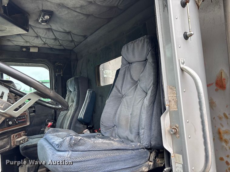 image for item FC1757 1993 Freightliner FLD120 dump truck