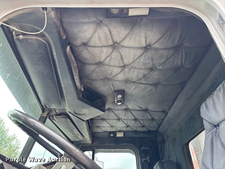 image for item FC1757 1993 Freightliner FLD120 dump truck
