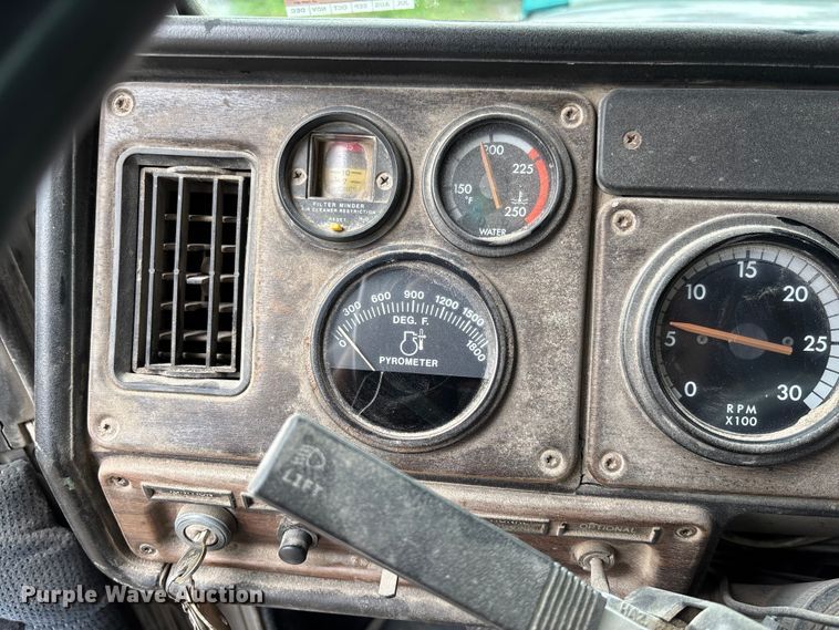 image for item FC1757 1993 Freightliner FLD120 dump truck