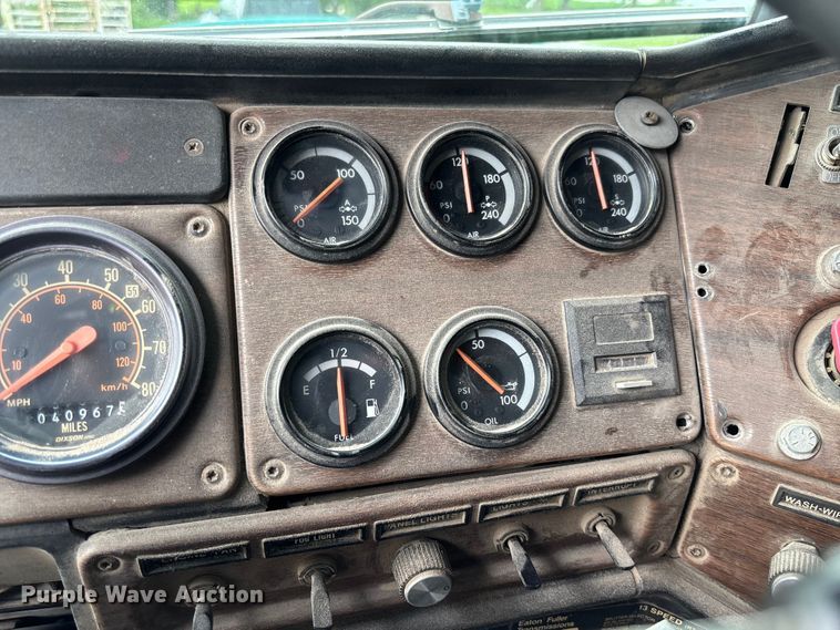 image for item FC1757 1993 Freightliner FLD120 dump truck